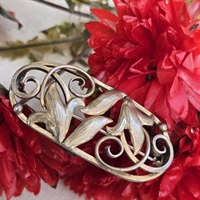 snirkler-blad-dekoration-sølvbroche-skønvirke-vintage-smykke